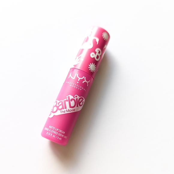 SET Barbie Movie Collection x NYX Smooth Whip Matte Lip Cream - Limited Edition - Picture 8 of 15